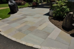 Variegated Thermal Paving with Belgium Block Border