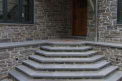 Corner Step Tread Feature