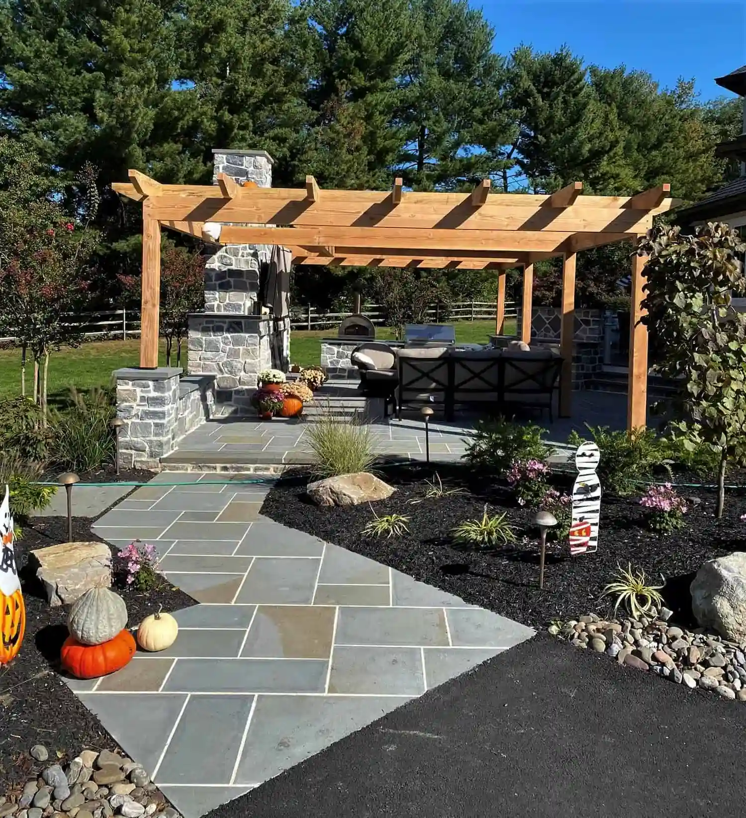 Variegated Thermal Patio with Tread Edging